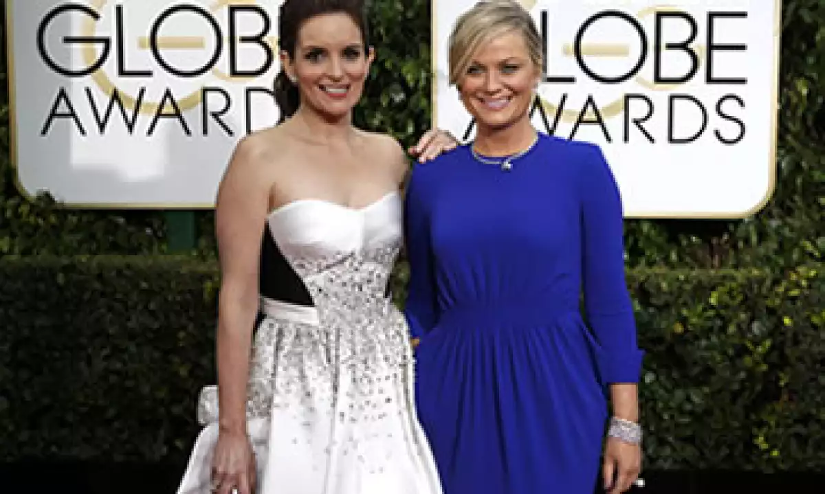Las anfitrionas Tina Fey y Amy Poehler cautivaron a los tuiteros de todo el mundo. (Foto: Reuters )