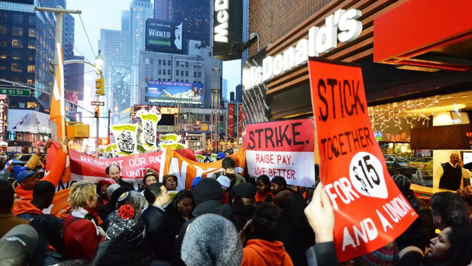 protesta en el mcdonald´s de time square