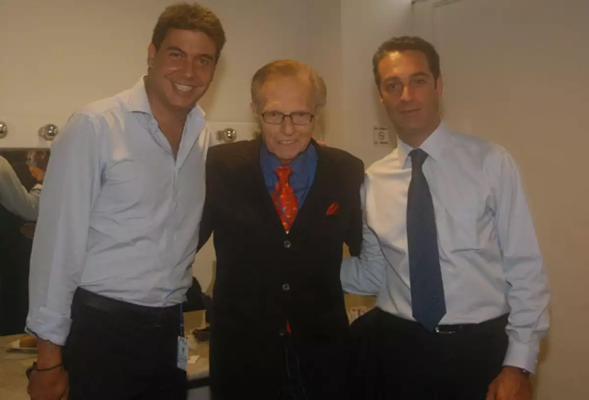 Elías Ayub y Carlos Slim Domit se tomaron la foto al lado de Larry King.