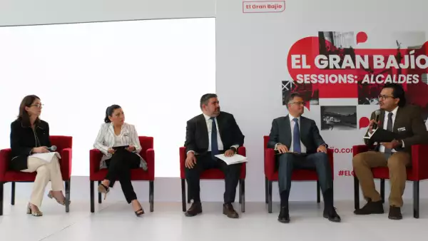 Perla Ruíz, Erika Quevedo, Juan Carlos Ostolaza, Juan Carlos Pérez y Gonzalo Soto; durante un panel del evento de El Gran Bajío.