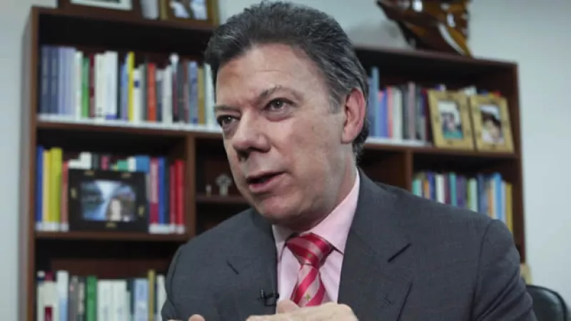 Juan Manuel Santos, ex ministro de Defensa, busca heredar el legado político de Álvaro Uribe
