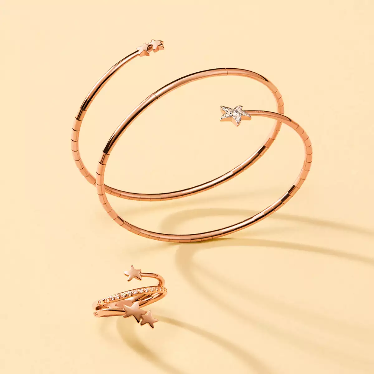 Piezas DoDo Stellina 2021, brazalete y anillo.