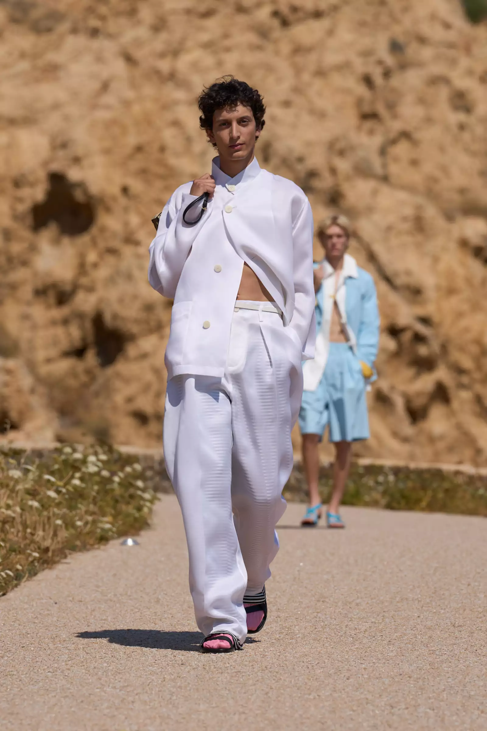 Jacquemus PO S27 015.jpg