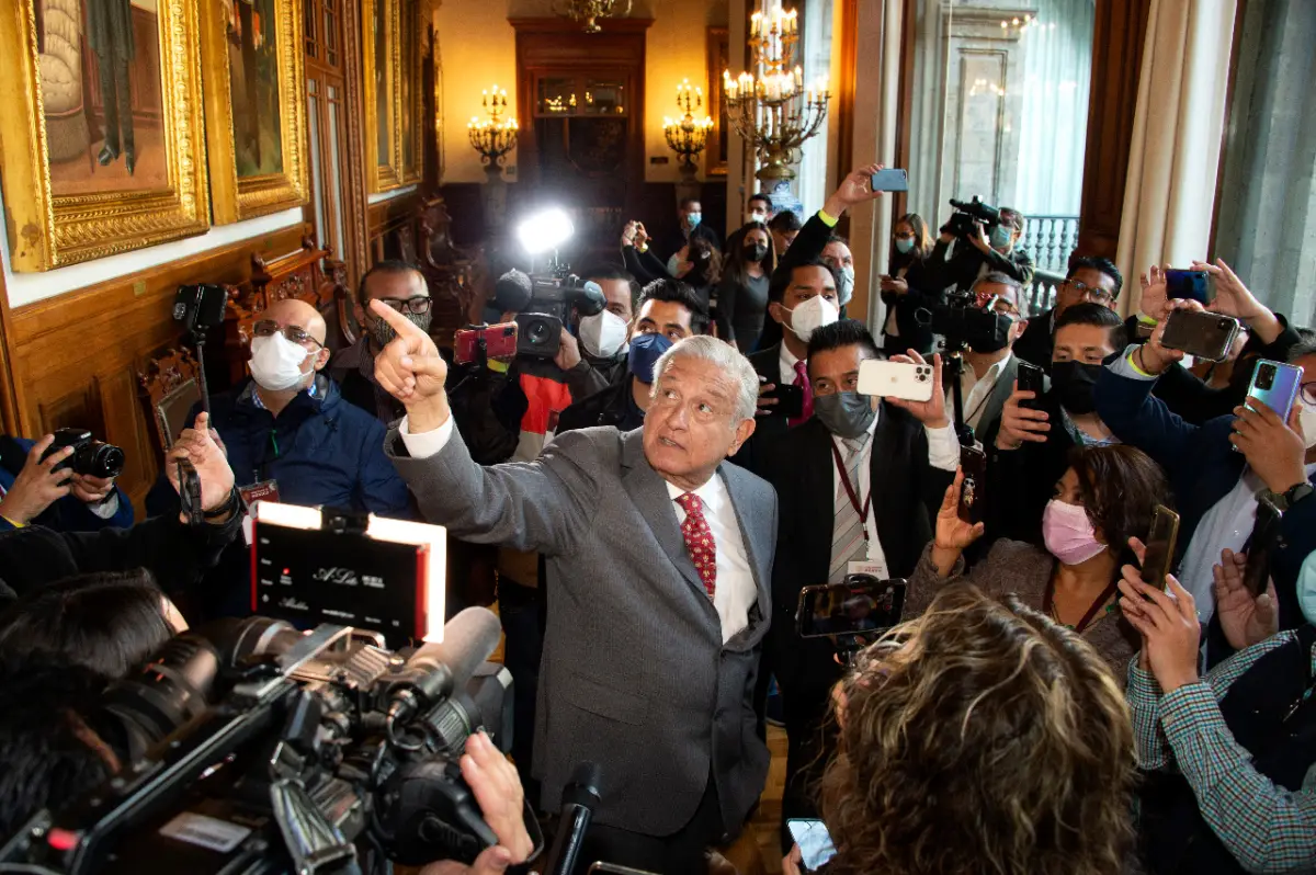 AMLO con reporteros en Palacio
