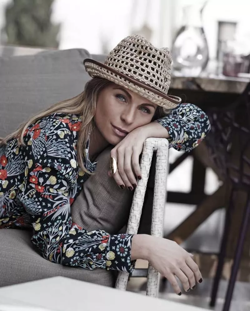 A un año de casada con Emiliano Salinas, la actriz cuenta que quiere otro hijo y cómo es vivir un amor que no sabía que podía vivir.