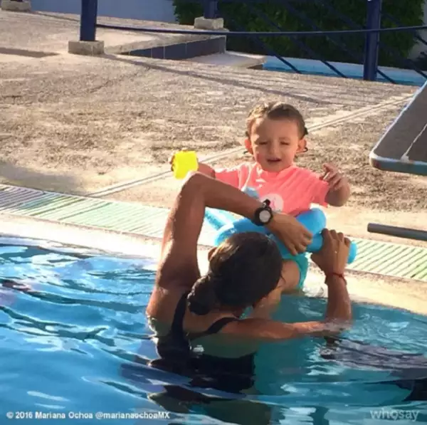 El debuto de Valentina en natación, escribió la cantante.
