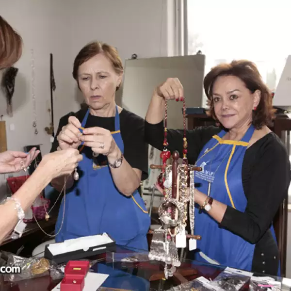 Nina Menocal,Guadalupe Phillips,Adriana Salinas