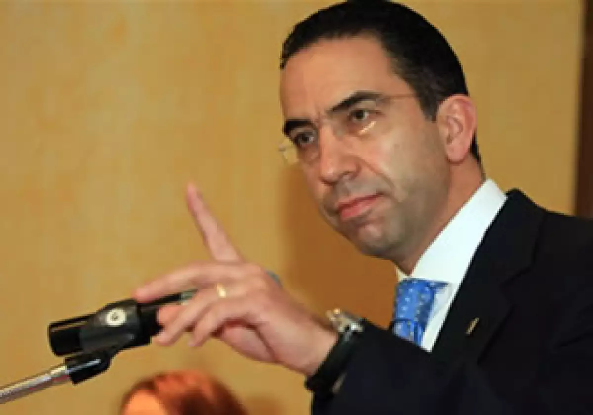 El secretario del Trabajo, Javier Lozano, dijo que el capital que Mexicana requiere para ser viable en el corto plazo es de mínimo 200 mdd. (Foto: Archivo)