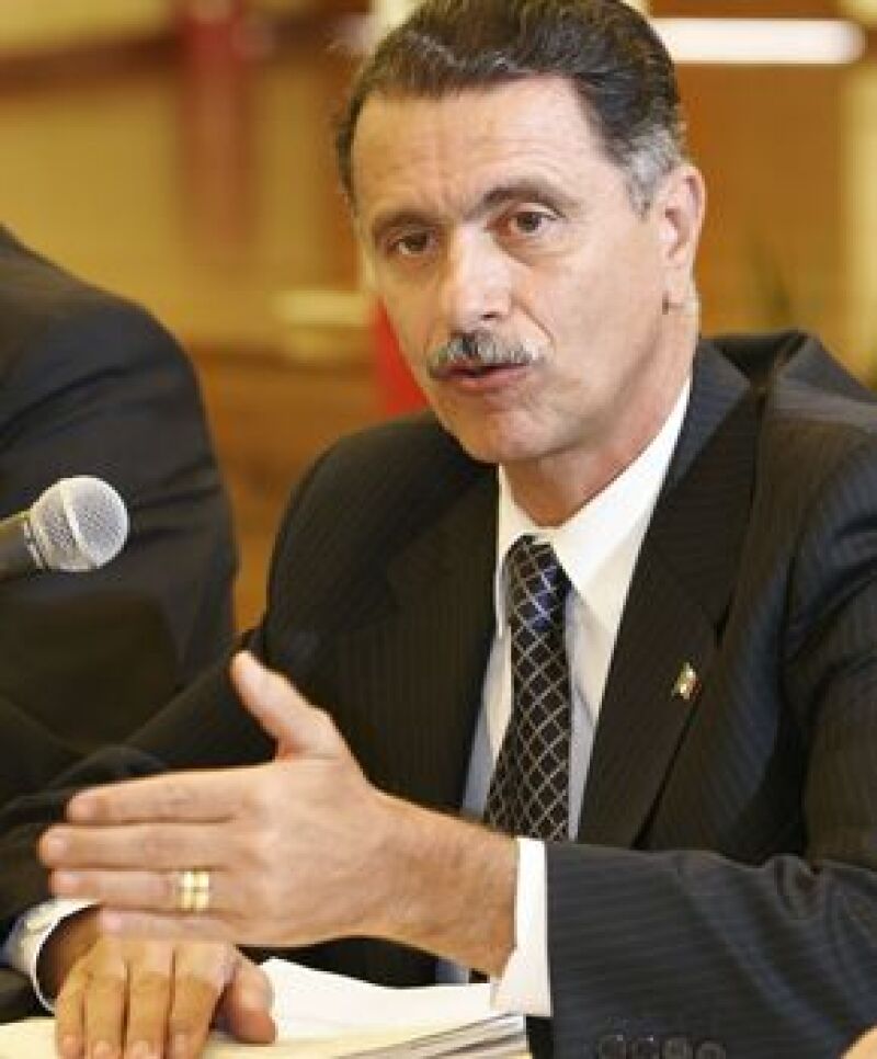 El Secretario de Gobernación durante la administración de Vicente Fox falleció este martes a causa de cáncer de estómago.