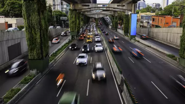 Doble Hoy No Circula, 2 de abril 2025: los autos que no salen por contingencia
