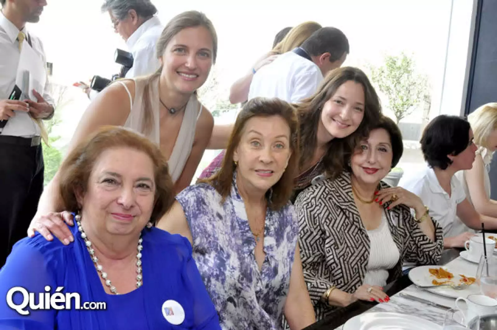 Cruchi Prado de Gutiérrez, Alejandra Cortés de Milmo, Cristina Brittingham, Cristina Cortés y Magdalena Herrera