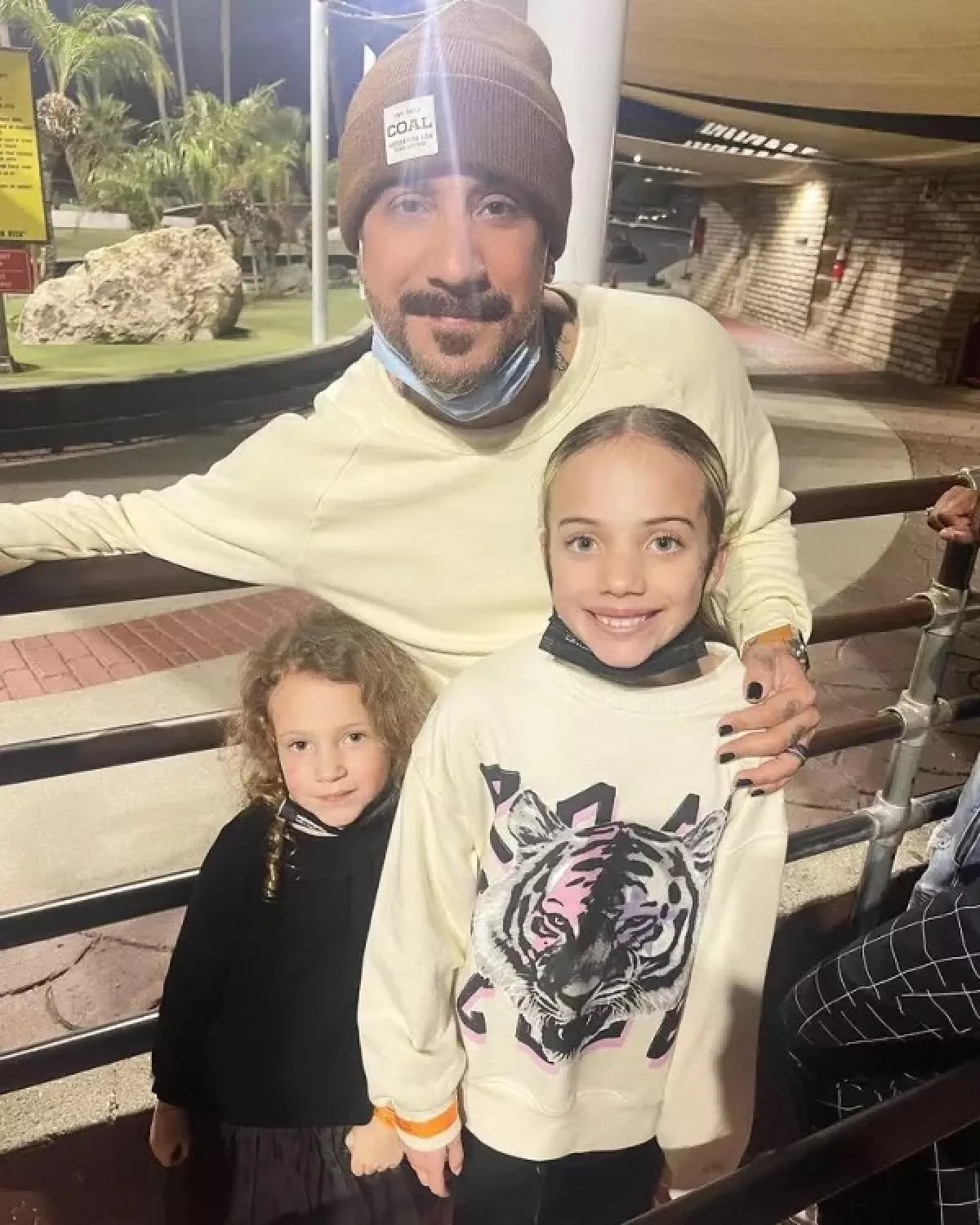 AJ McLean, Lyric y Elliott