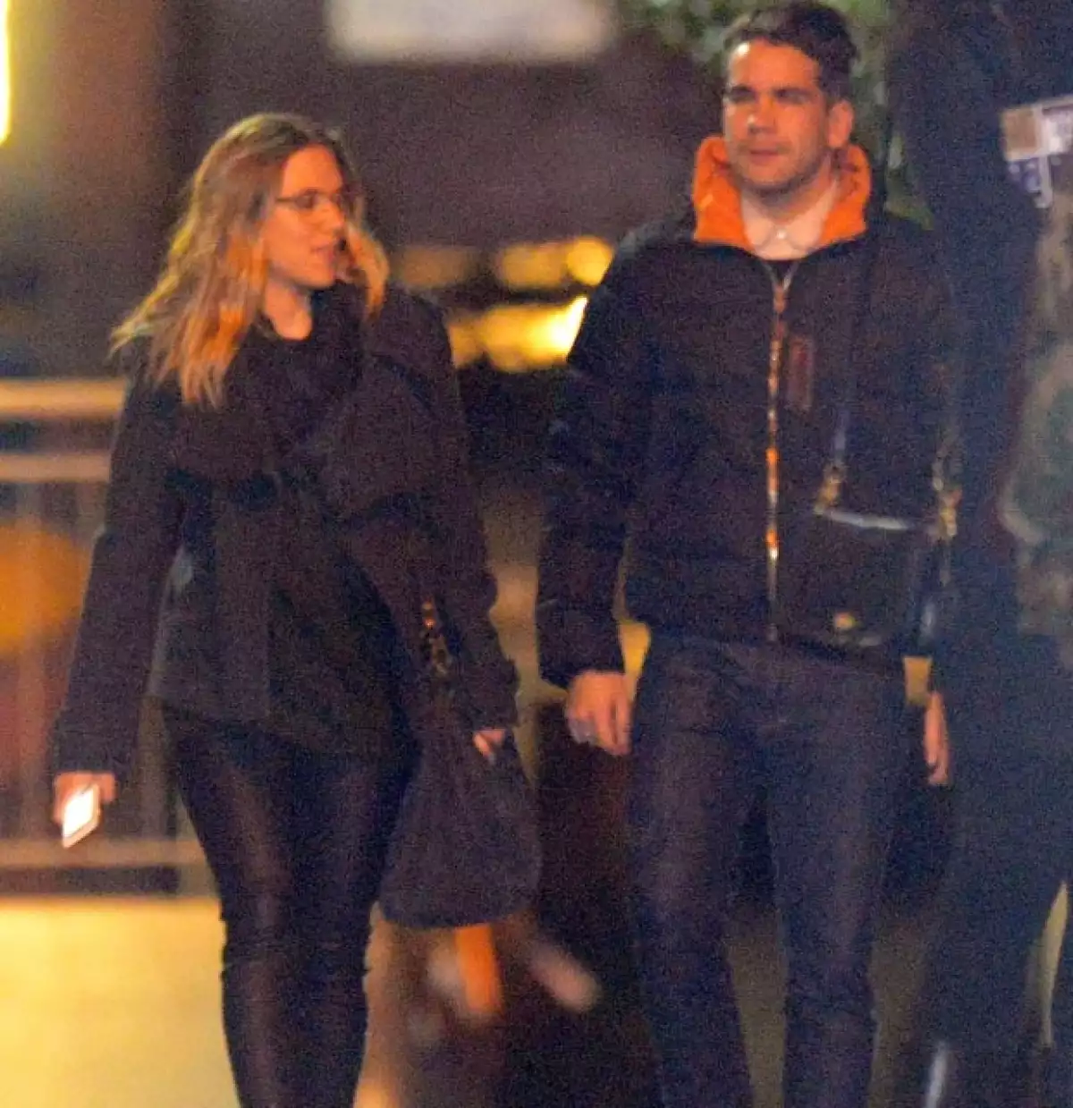 Se trata del periodista francés Romain Dauriac, a quien conoció por medio de su amigo y tatuador, Fuzi Uvtpk, autor del último diseño que Scarlett luce en su piel.