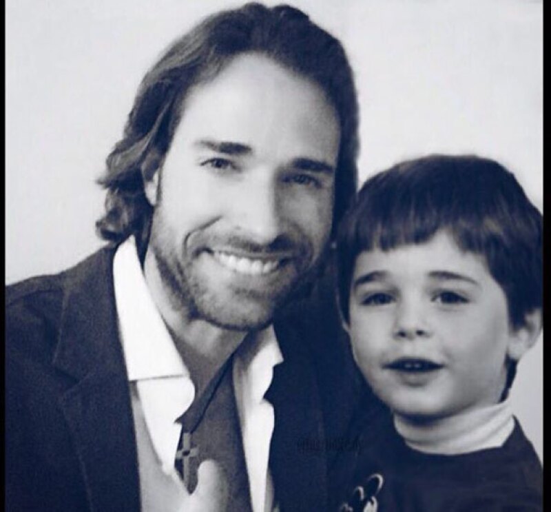 La magia de Photoshop hizo que Sebastián se encontrara con su yo del pasado.