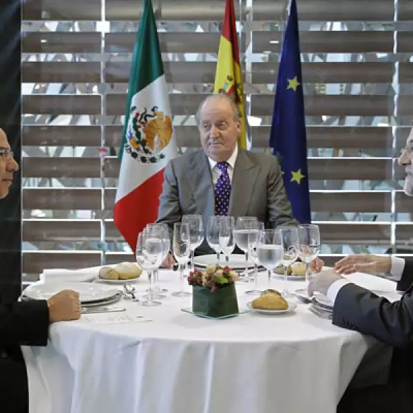 El jefe del gobierno español, Mariano Rajoy, y el rey Juan Carlos, expresaron sus palabras de cariño para el presidente mexicano Felipe Calderón, quien se despide de las cumbres al finalizar su sexenio.