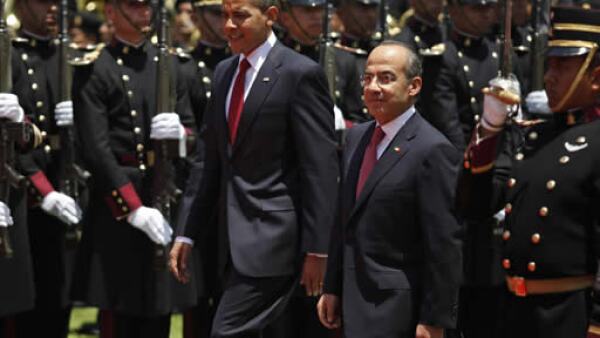 Felipe Calderón dio la bienvenida a su homólogo estadounidense en la Residencia Oficial de los Pinos con una guardia de honor.