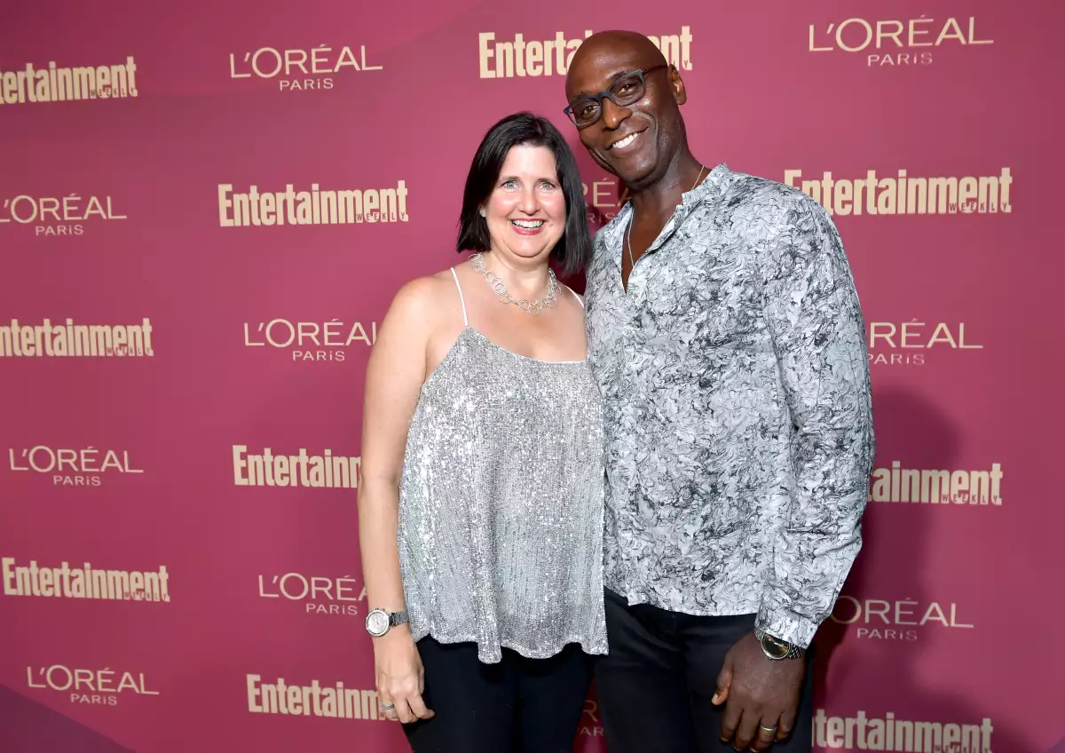 Stephanie y Lance Reddick