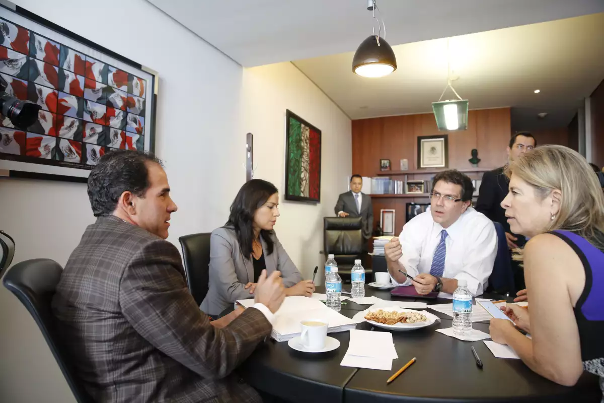 Legisladores analizan leyes secundarias anticorrupción.