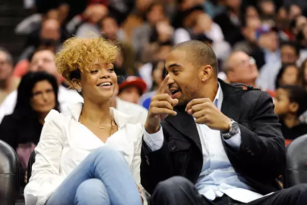 Junto al beisbolista durante un partido de basketball en 2010.
