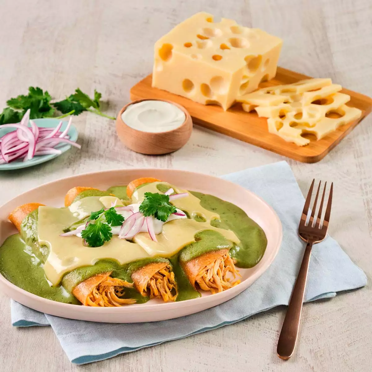 Enchiladas verdes con queso emmental
