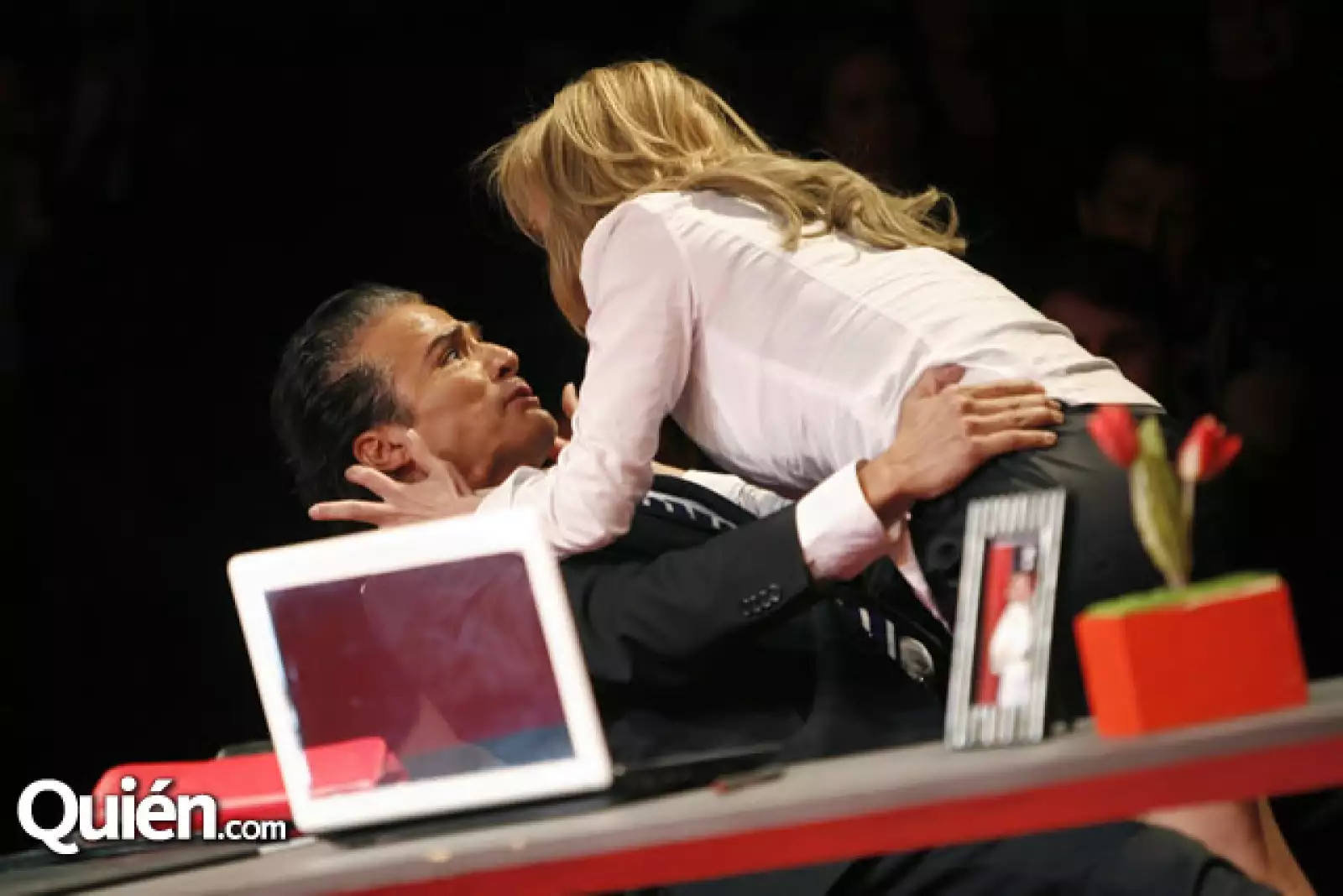 Rene Casados,Laura Flores