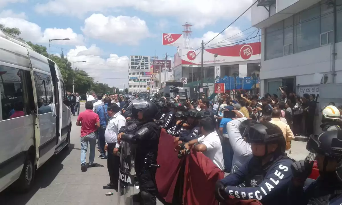 La unidad en donde arribó la panista.