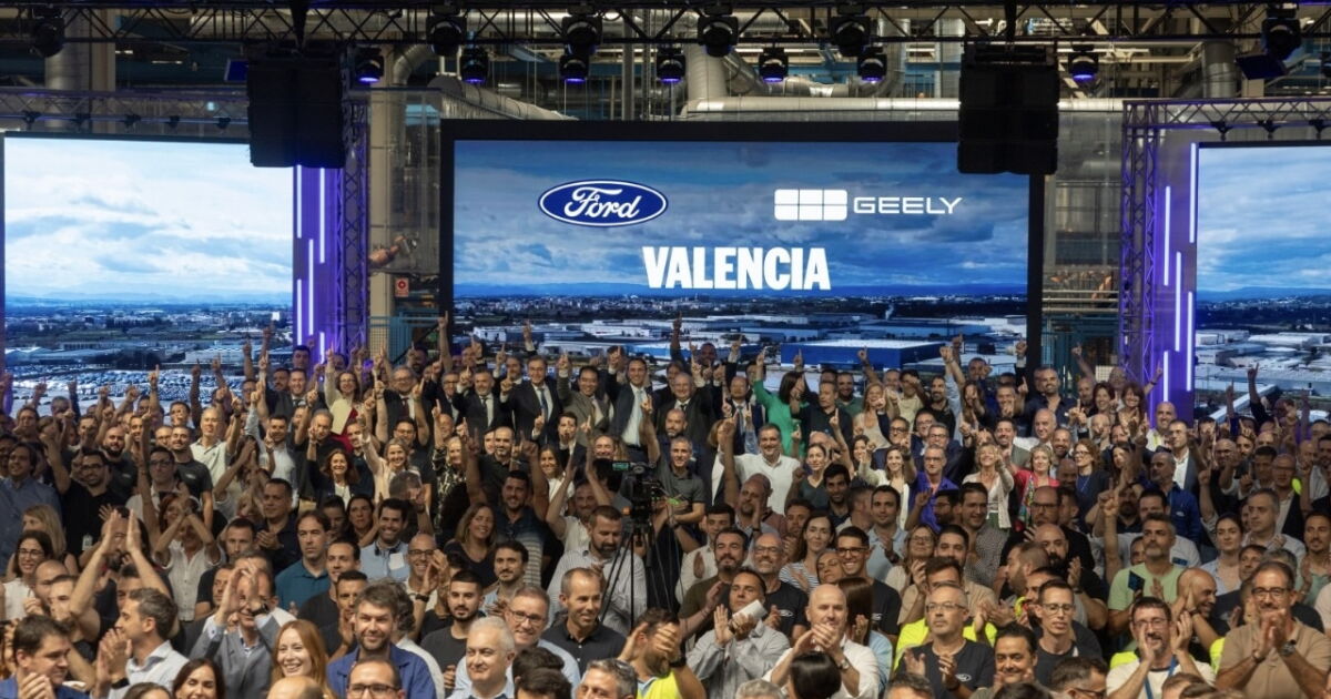 TRUMP CUESTIONA ALIANZA FORD-GEELY
