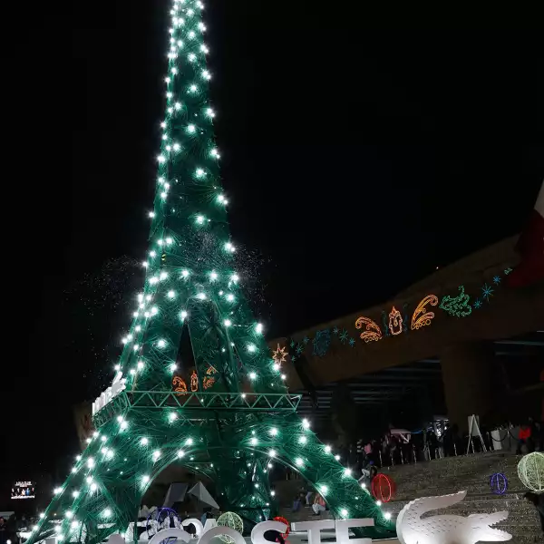 Evento de Lacoste -Una noche navideña bajo la Torre Eiffel