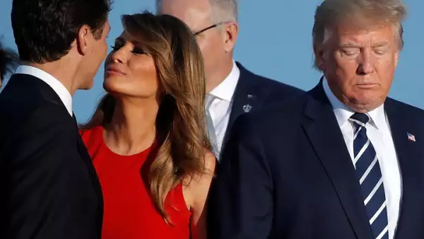 melania beso trump.jpeg