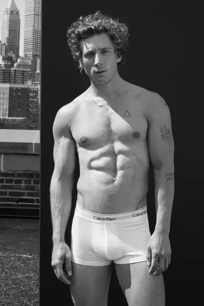 El actor Jeremy Allen White en la nueva campaña de Calvin Klein