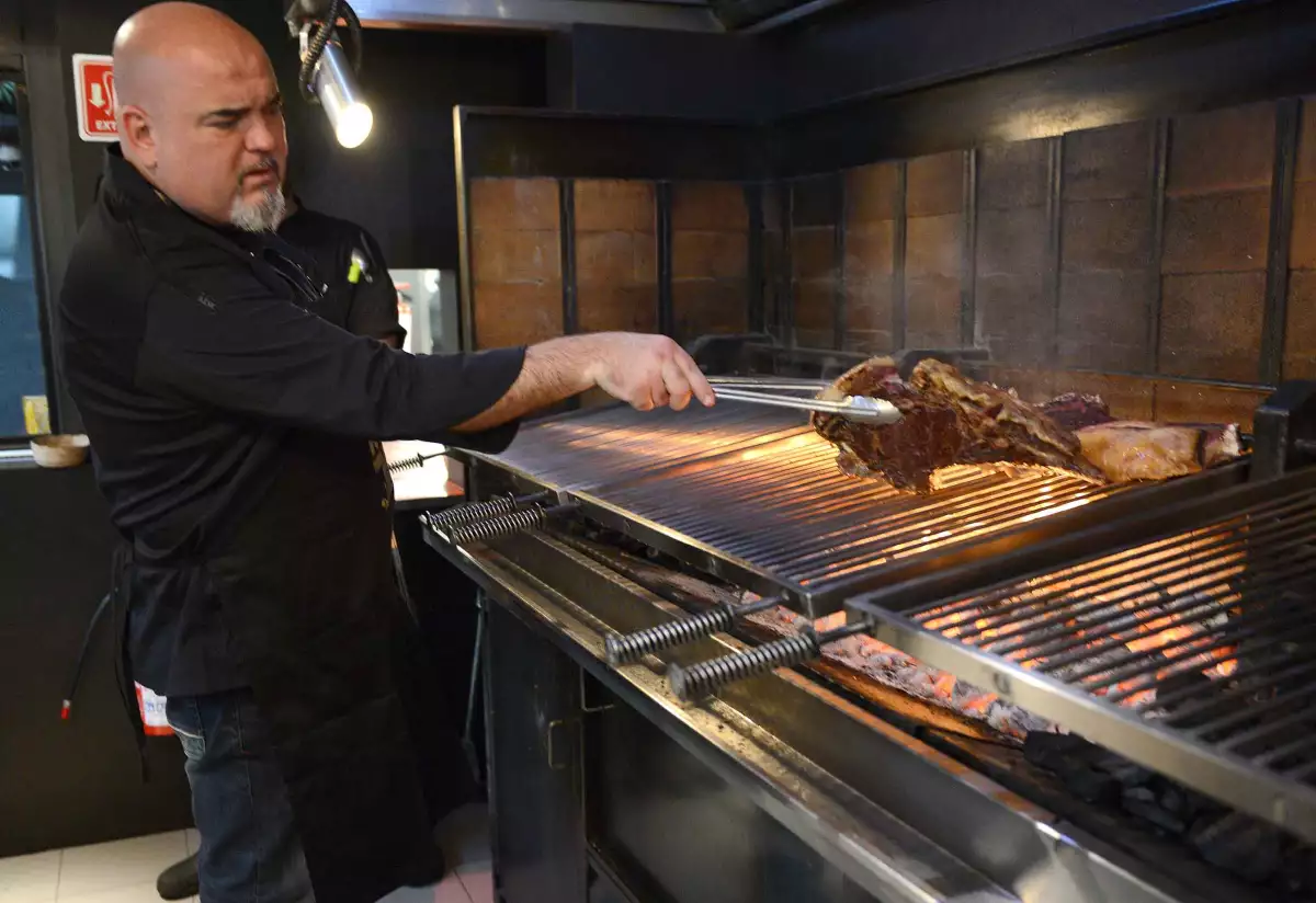 El chef Bagur en parrilla