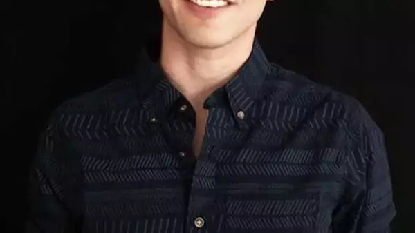 El actor y cantante se aleja de los musicales para estrenar una obra de teatro que narra uno de los difíciles episodios personales de una de las divas del cine y su entonces pareja, Mickey Deans.