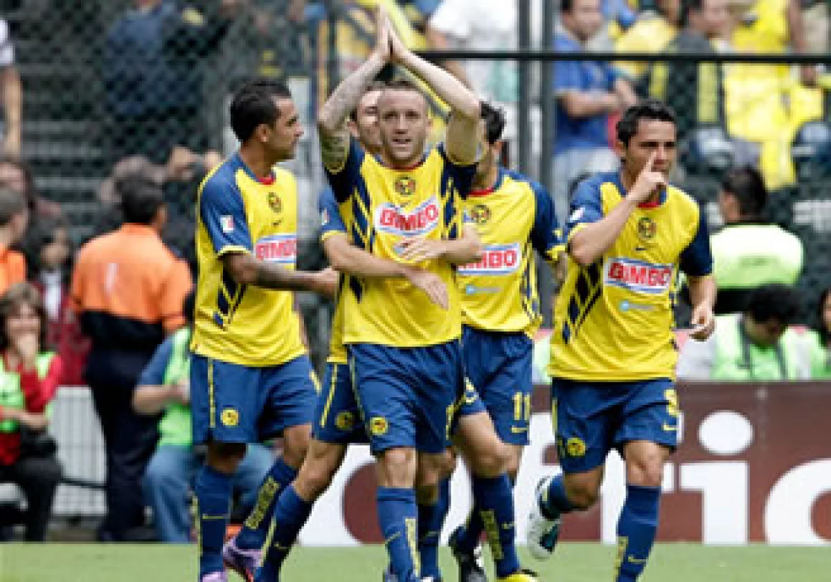 Sin importar que Vuoso, el ‘Rolfi’ o ‘Memo’ Ochoa jueguen bien, el América ganará económicamente con el Clásico del domingo. (Foto: Reuters)
