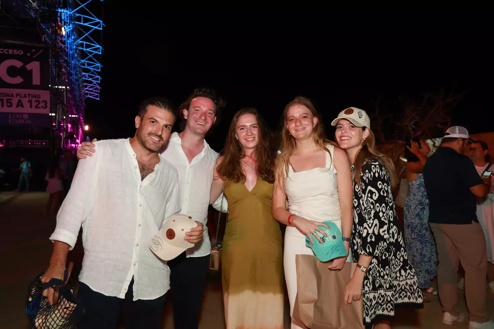 Panagiotis Vounos, Lorenzo y  Paula  Arrillaga, Mariana y María
