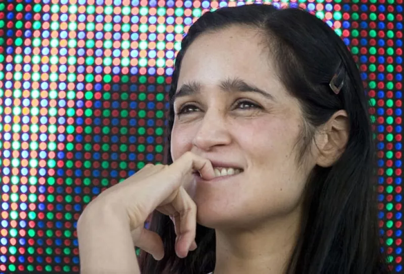 La cantante compartió que es asidua a la lectura y por ello manifestó que lee desde libros de poesía hasta novelas.