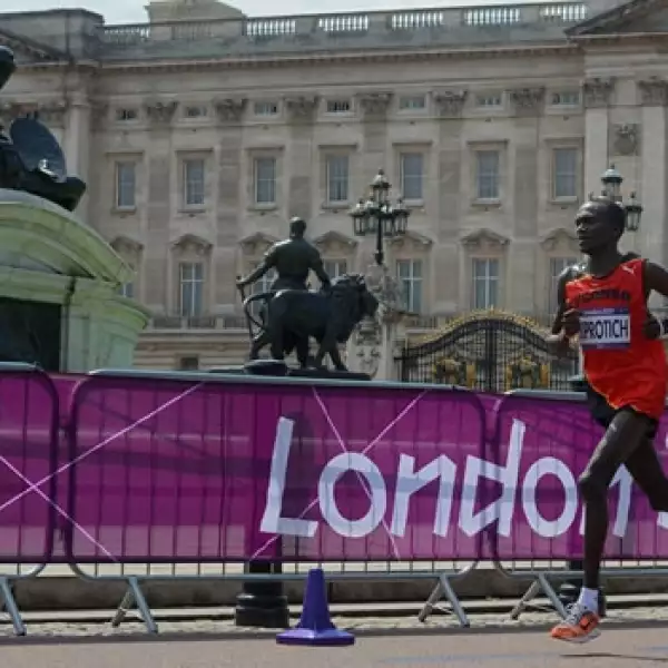Stephen Kiprotich gana el maratón