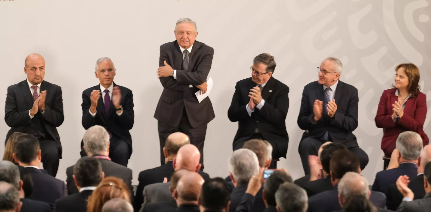 AMLO con embajadores