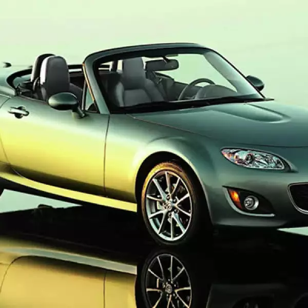 Con una edición de colección de sólo 750 unidades, este ‘roadster’ tiene un motor de 2.0 litros, potencia que equivale a 167 caballos de fuerza y un peso menor a una tonelada. Está disponible en Estados Unidos por 30,925 dólares.