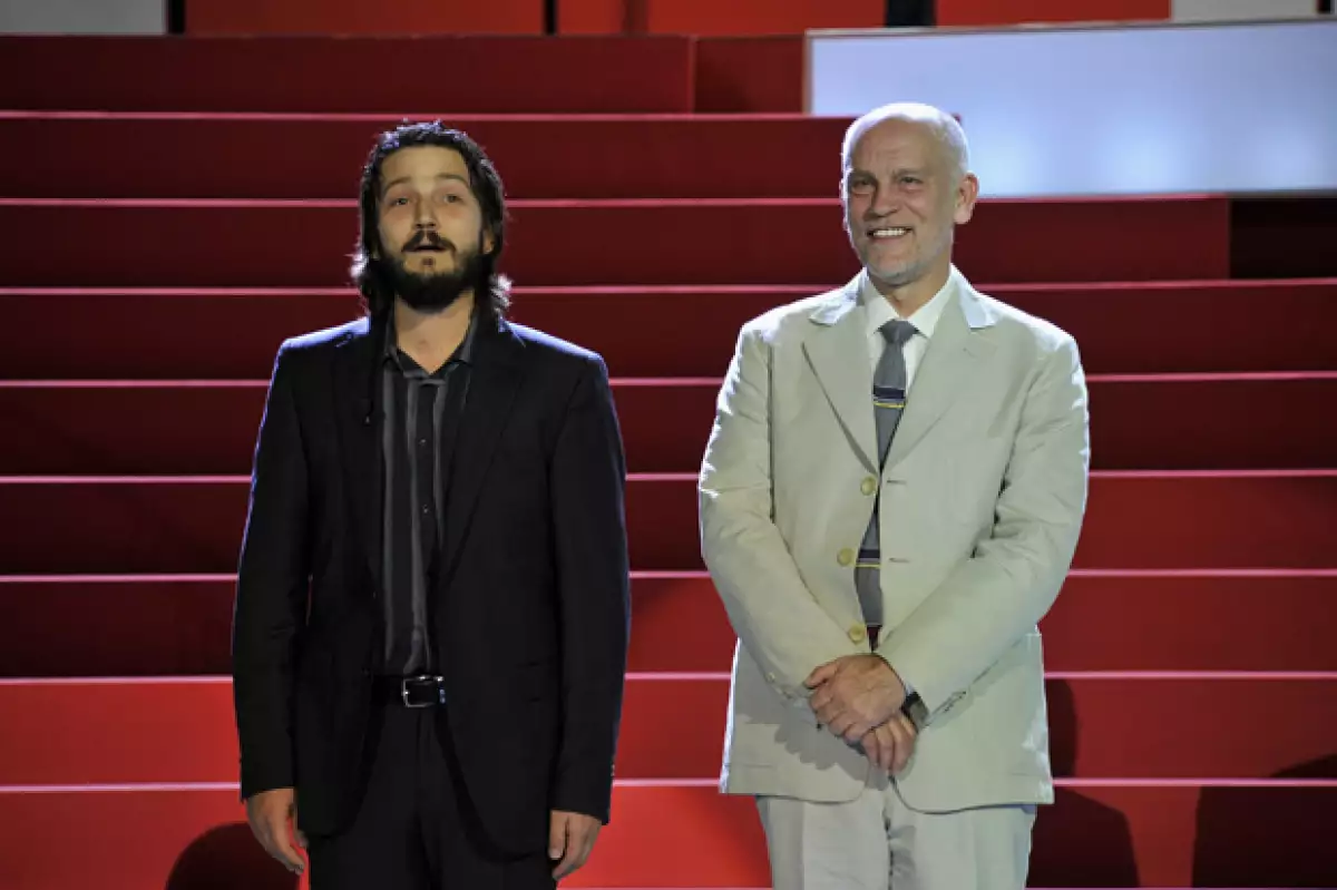 Diego Luna y John Malkovich hicieron una fructífera relación que acercó al director de cine y teatro con la cultura mexicana.