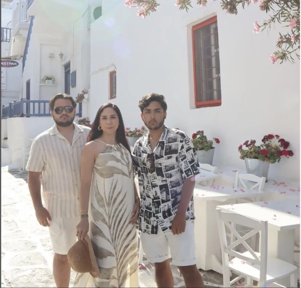 Iván y Camilo Mouriño con su mamá, Marigely Escalante