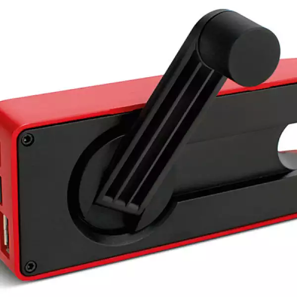 Boost Turbine 2000 se alimenta de tu propia fuerza, ya que su manivela carga su batería y tiene entradas USB para conectar cualquier equipo. Precio: 60 dólares.