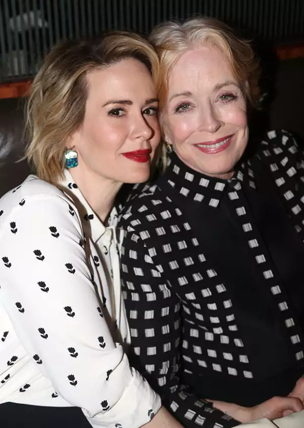 Se dice que la actriz mantiene una relación con Sarah Paulson, de 40 años.