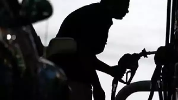 Analistas esperan que los precios de las gasolinas se incrementen un 7% el año entrante. (Foto: Reuters)