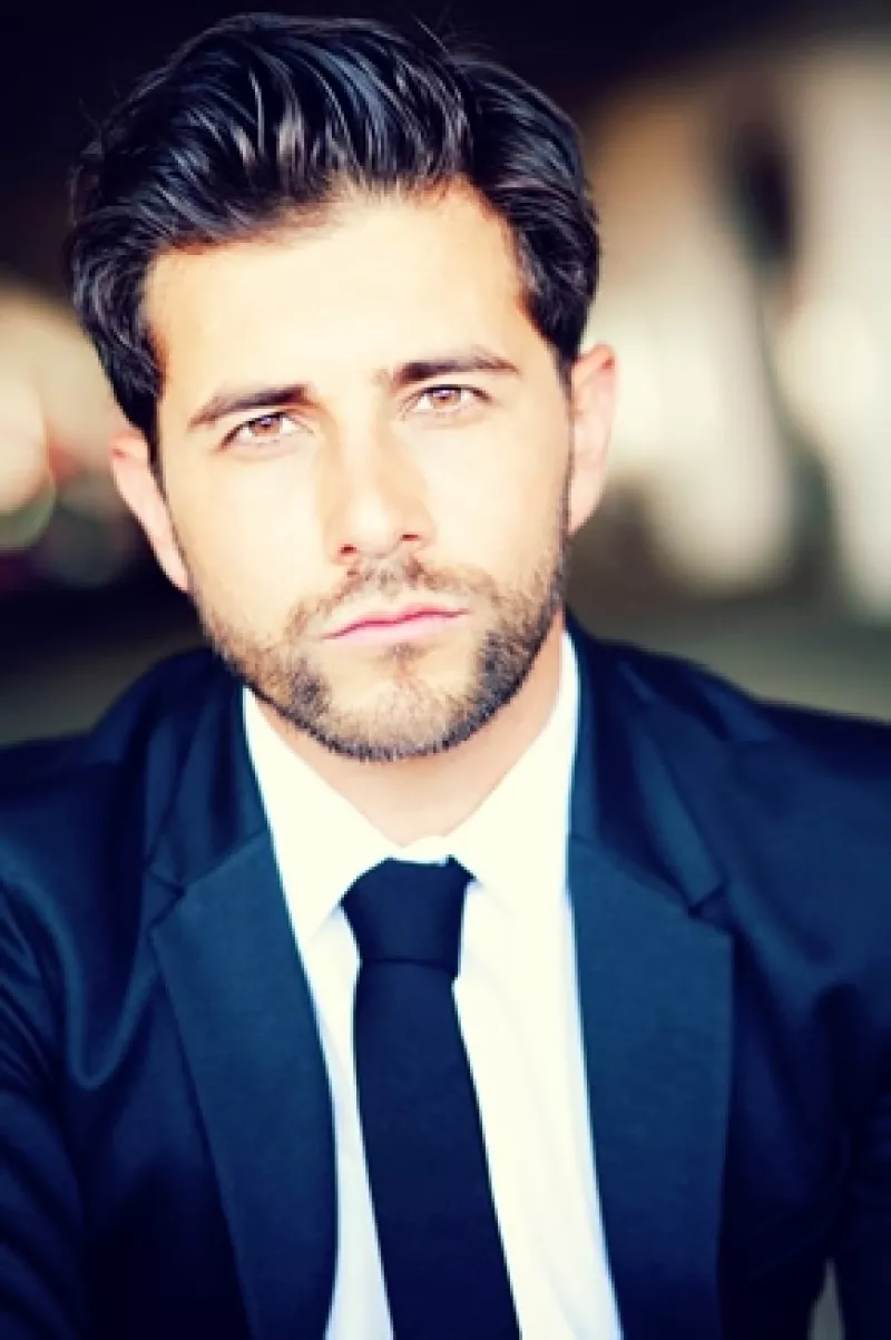 El actor será el protagonista de la telenovela de Cadena Tres, sin embargo estará viajando pues su residencia seguirá siendo en Los Ángeles.