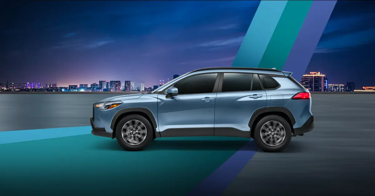 Vista lateral del nuevo Toyota Corolla Cross HEV 2023.