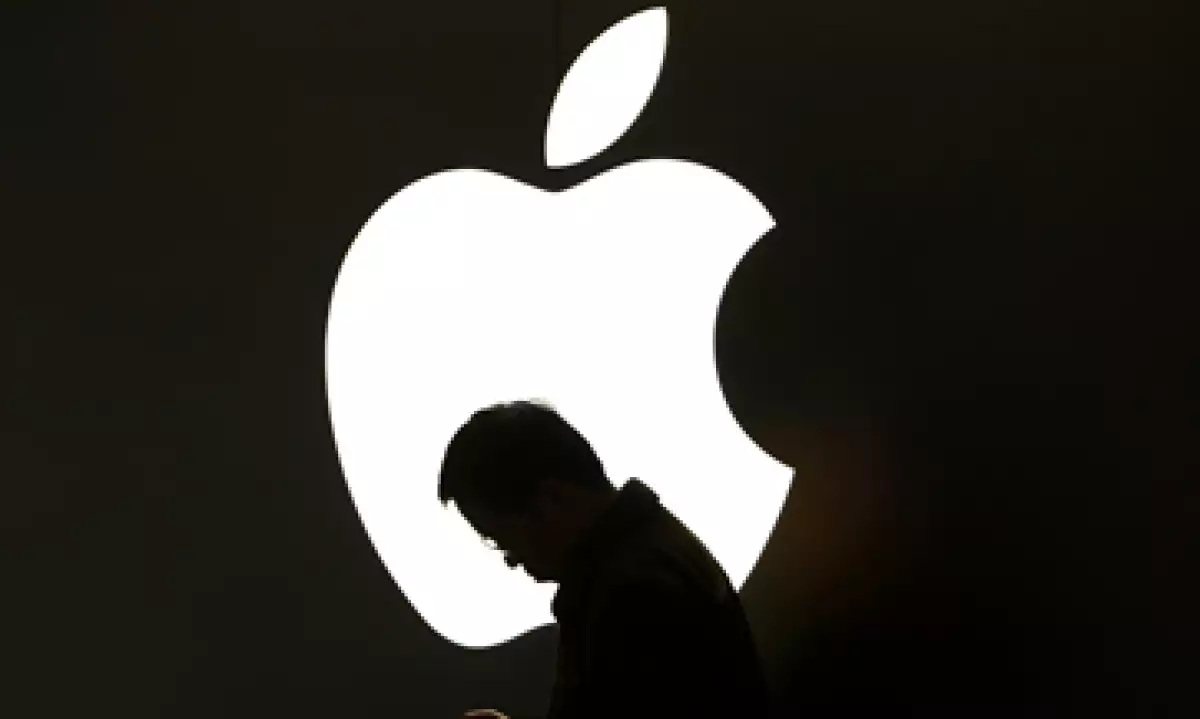 Los expertos aseguran que Apple es una compañía sobrecapitalizada por lo que es mejor mantener el dinero en los bolsillos de los accionistas. (Foto: Reuters)