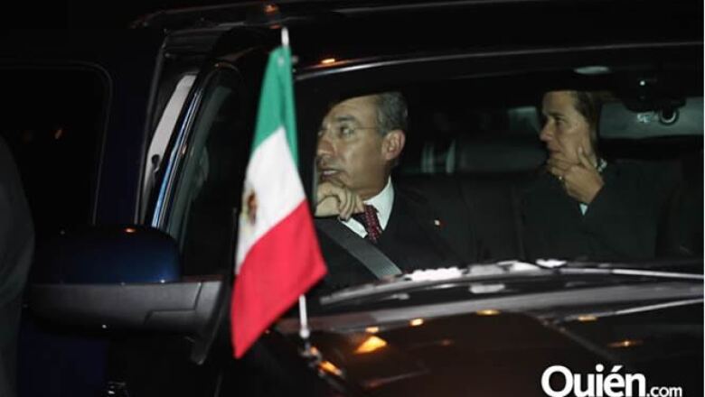 El velorio de la familia Saba se efectuó este lunes, el último adiós del empresario Moisés Saba estuvo engalanado de importantes personajes. En la foto, el presidente Felipe Calderón y su esposa.