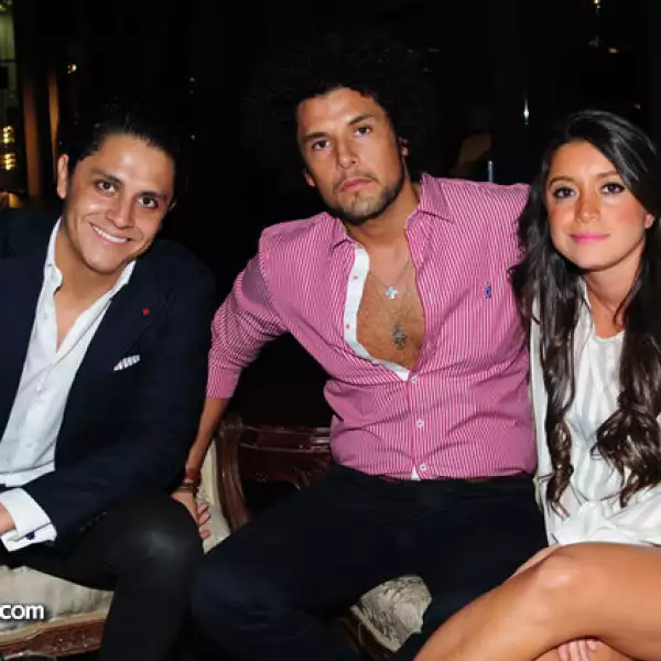 Carlo y Toño Fonseca con Miriam Gatan