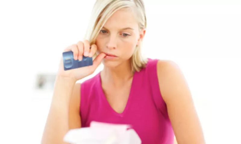 El 50% de quienes se sobre endeudan lo hacen por temas de salud, accidentes o desempleo, de acuerdo con la reparadora de crédito Resuelve tu Deuda. (Foto: Thinkstock)