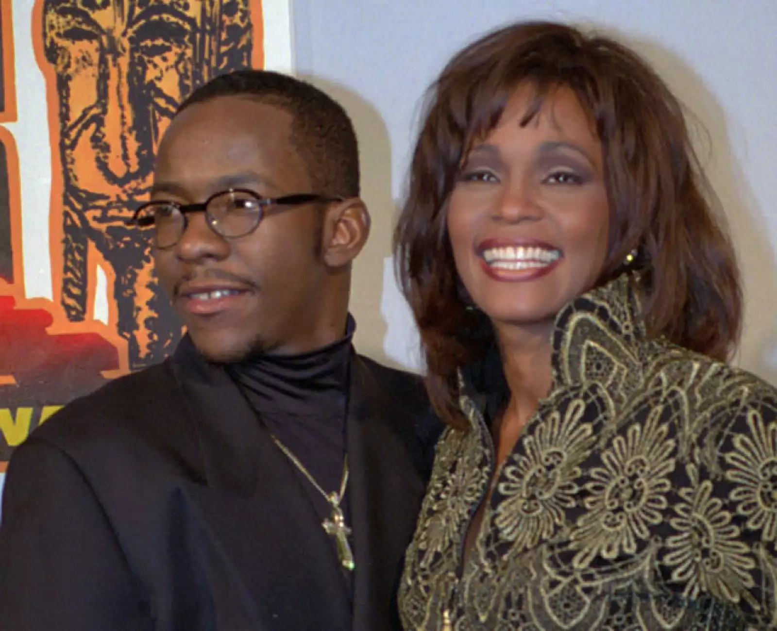 Whitney Houston y Bobby Brown. Estuvieron casados 14 años pero su adicción a las drogas provocó que la relación no funcionara a pesar de muchos intentos. Al final decidieron divorciarse en 2007. Son padres de Bobbu Kristina.